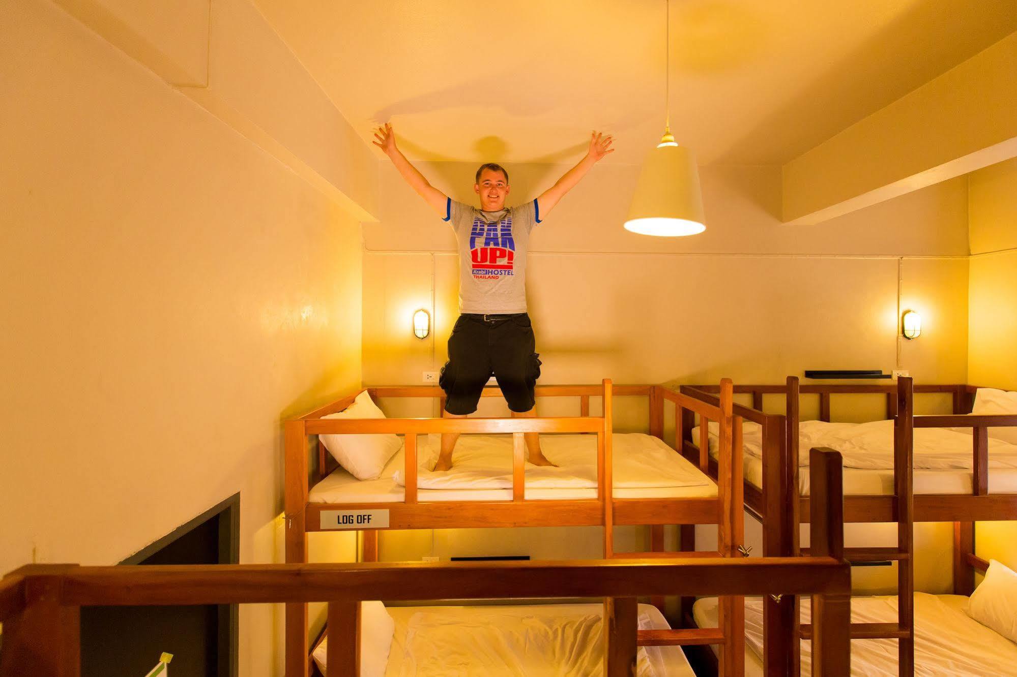 Pak-Up Hostel Краби Экстерьер фото
